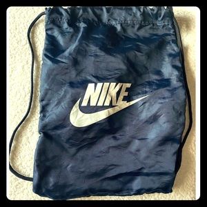 Nike Unisex Drawstring Gym Bag EUC ( Like New )